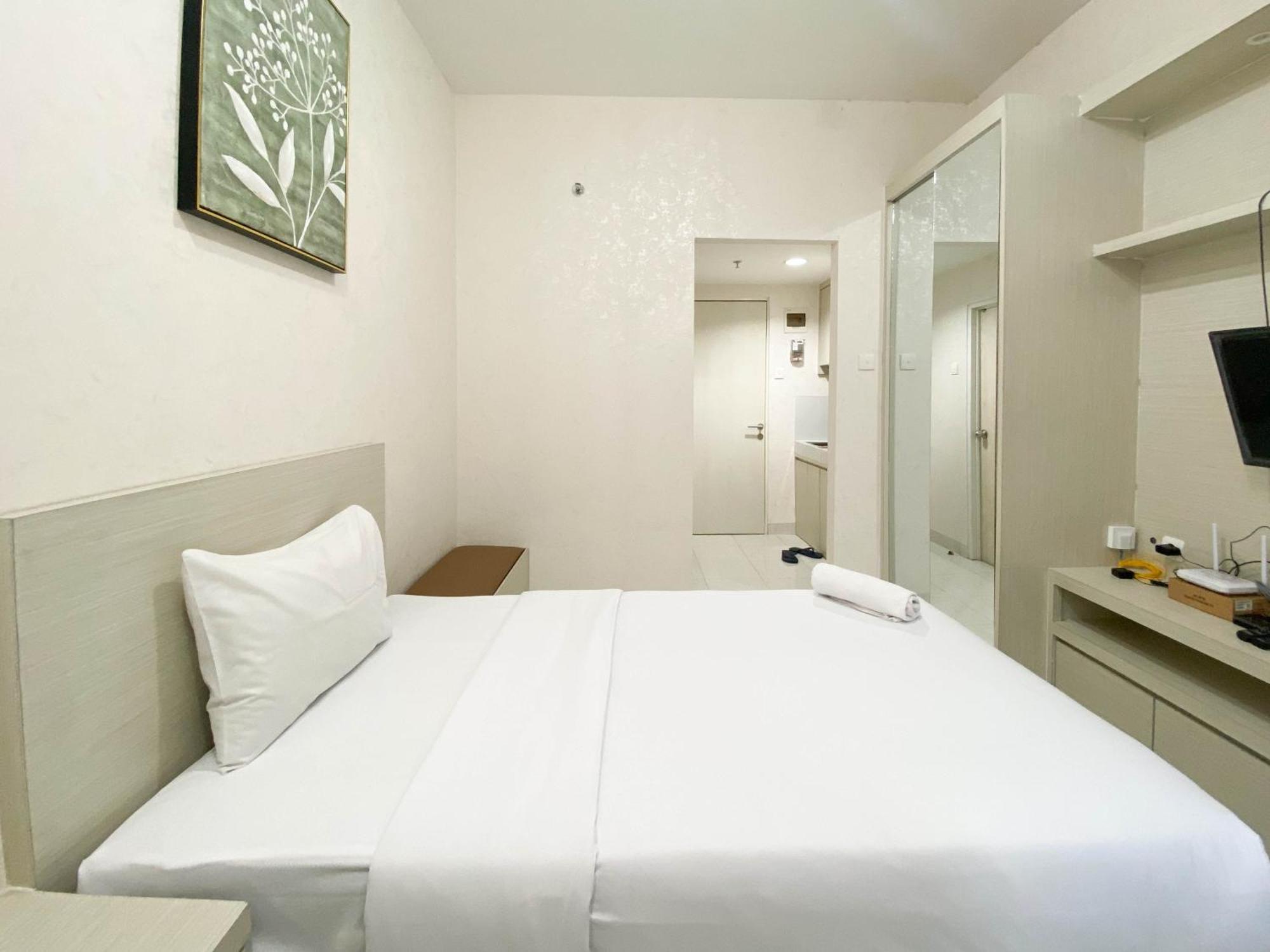 Minimalist And Homey At Amartha View By Travelio Apartemen